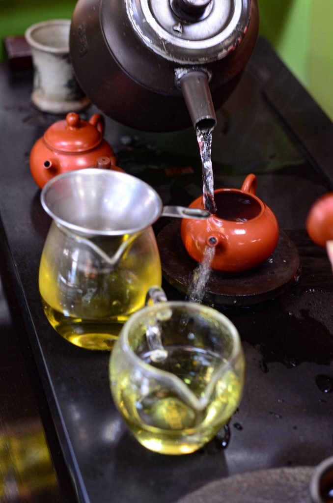 Taipei, Taiwan. Mrs Chang Wen-Hsin, owner and tea master at Ten Shang's Tea Co in Taipei, serving High Mountain Oolong Tea in a traditional GongFu tea ceremony. Photo Lizane Louw