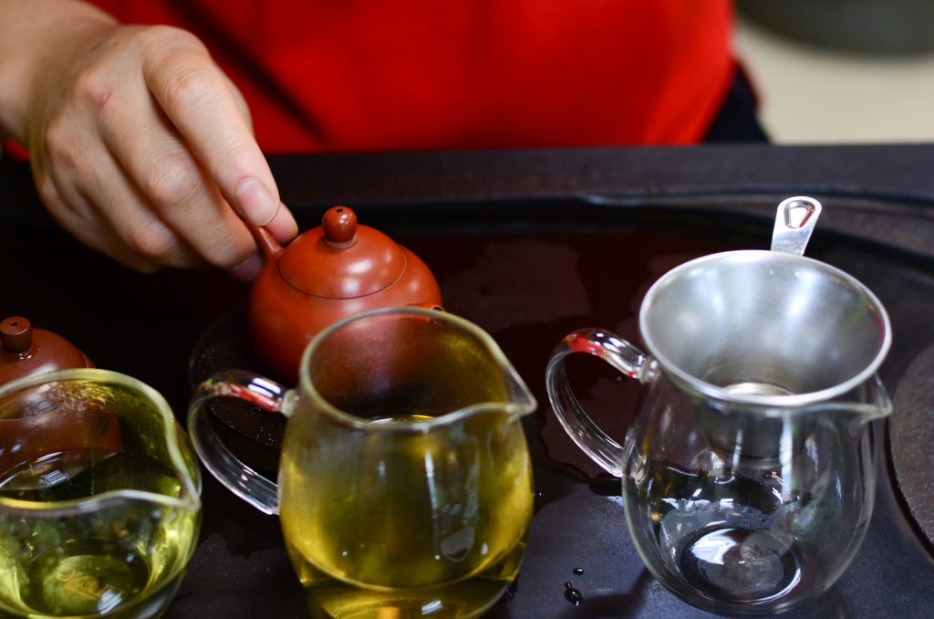 Taipei, Taiwan. Mrs Chang Wen-Hsin, owner and tea master at Ten Shang's Tea Co in Taipei, serving High Mountain Oolong Tea in a traditional GongFu tea ceremony. Photo Lizane Louw