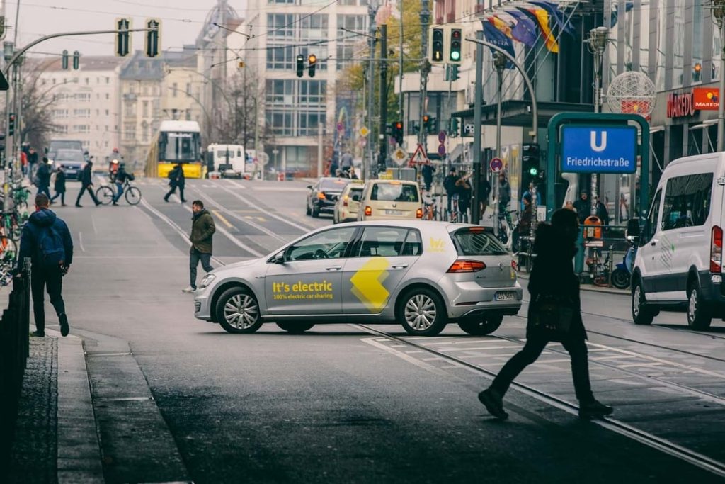 Photo: we-share.io, 100% elektrical carsharing. Electic car driving in the street. 